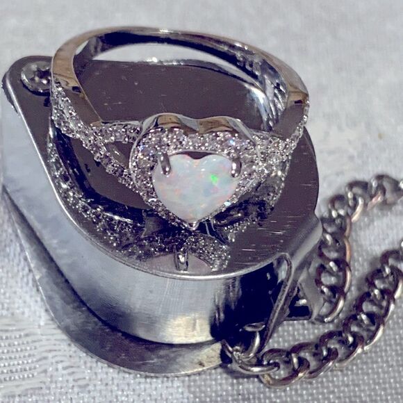 925 Sterling Silver Ring w/ Faux Opal Heart Sz 9 NWOT Gorgeous - Picture 2 of 4